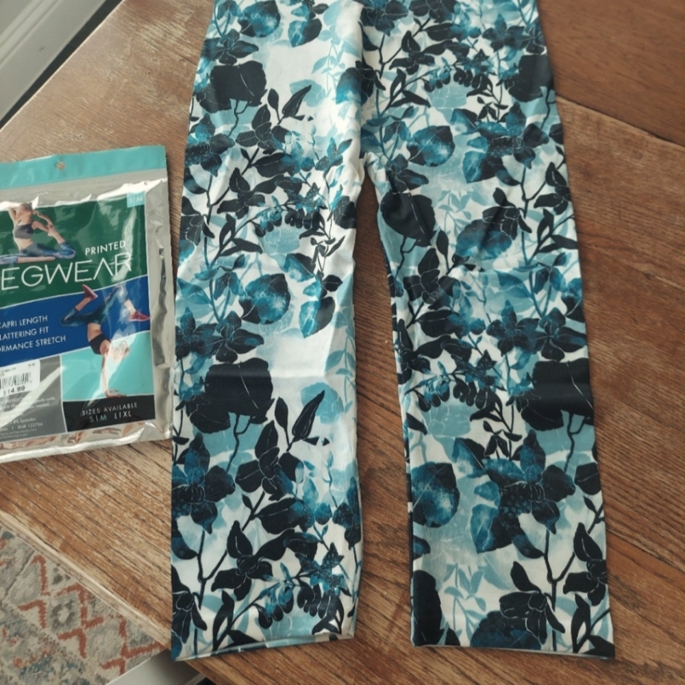 S/M Capri Floral Leggings